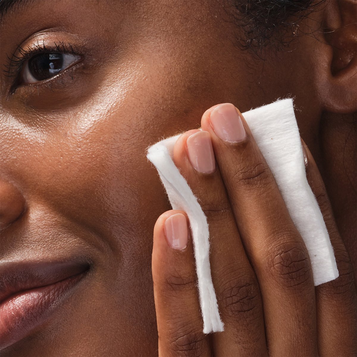 Woman applying Texture Tonic
