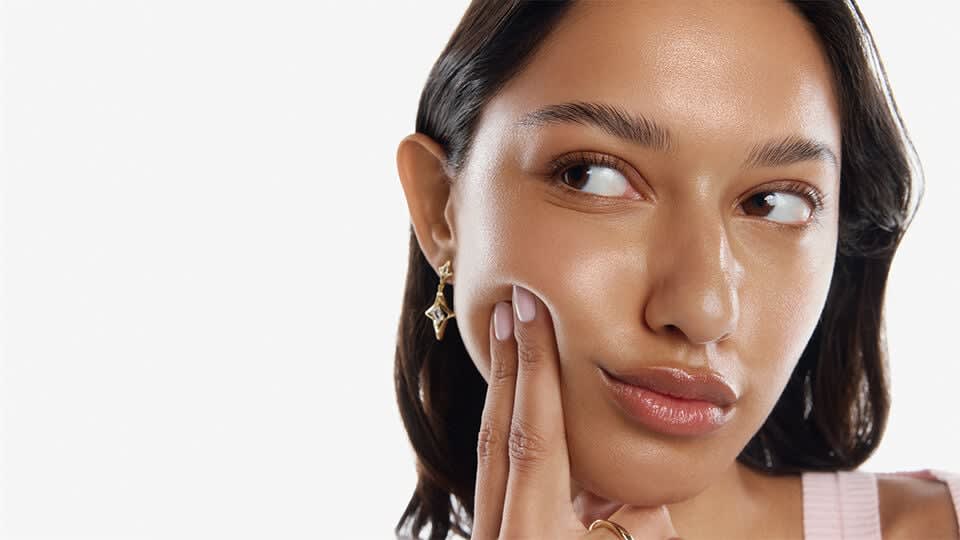 Achieve Dewy Skin With These Hydration & Oil Control Tips