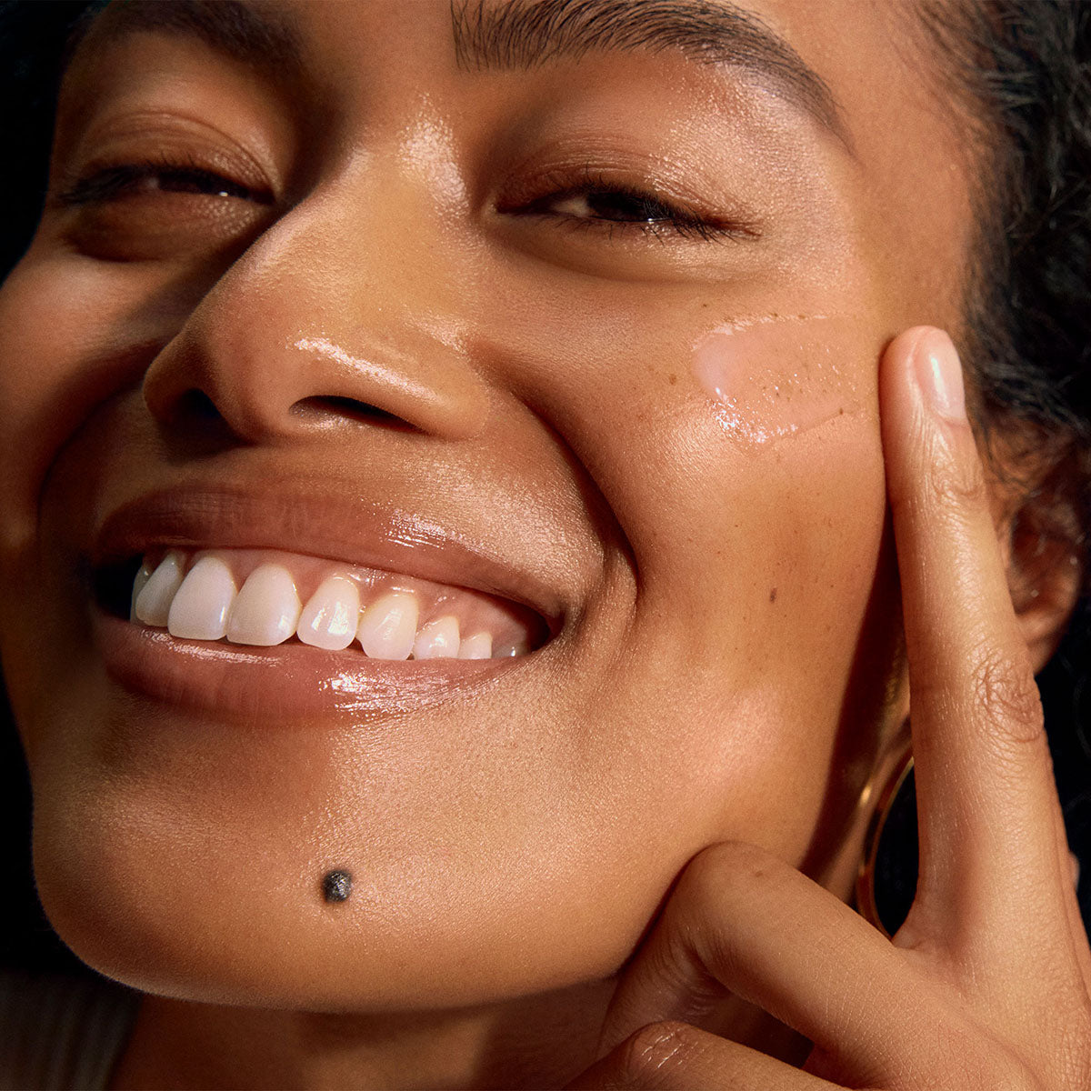 Model applying The Longevity Serum