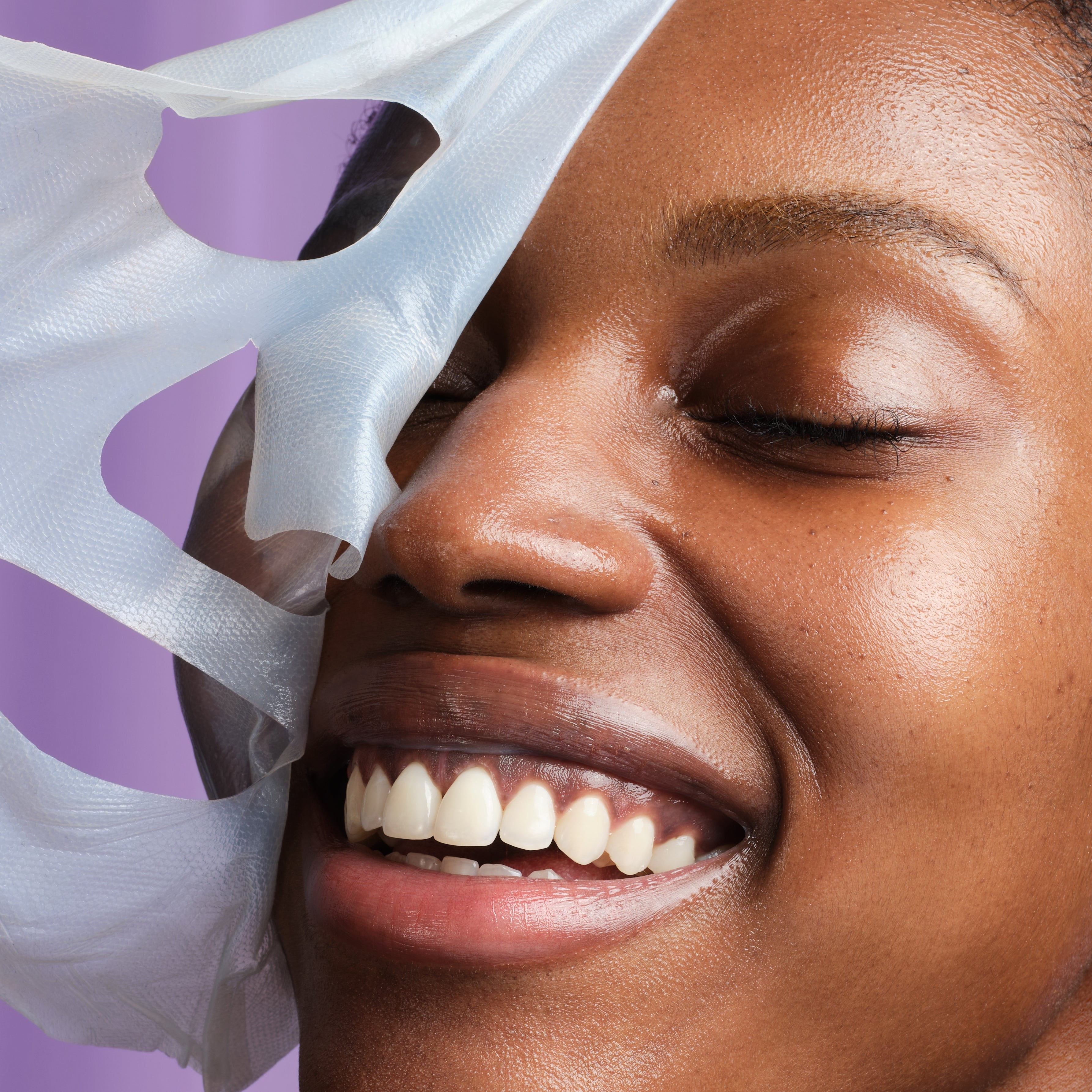 Luminous Deep Hydration Lifting Mask Application