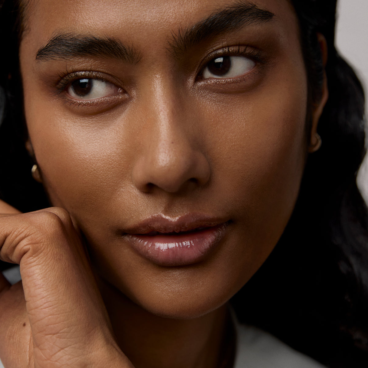 Model skin finish after using the Tatcha Silk Sunscreen